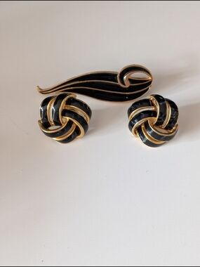 Matching Vintage Black Enamel and Gold-Tone Brooch and Pierced Earrings